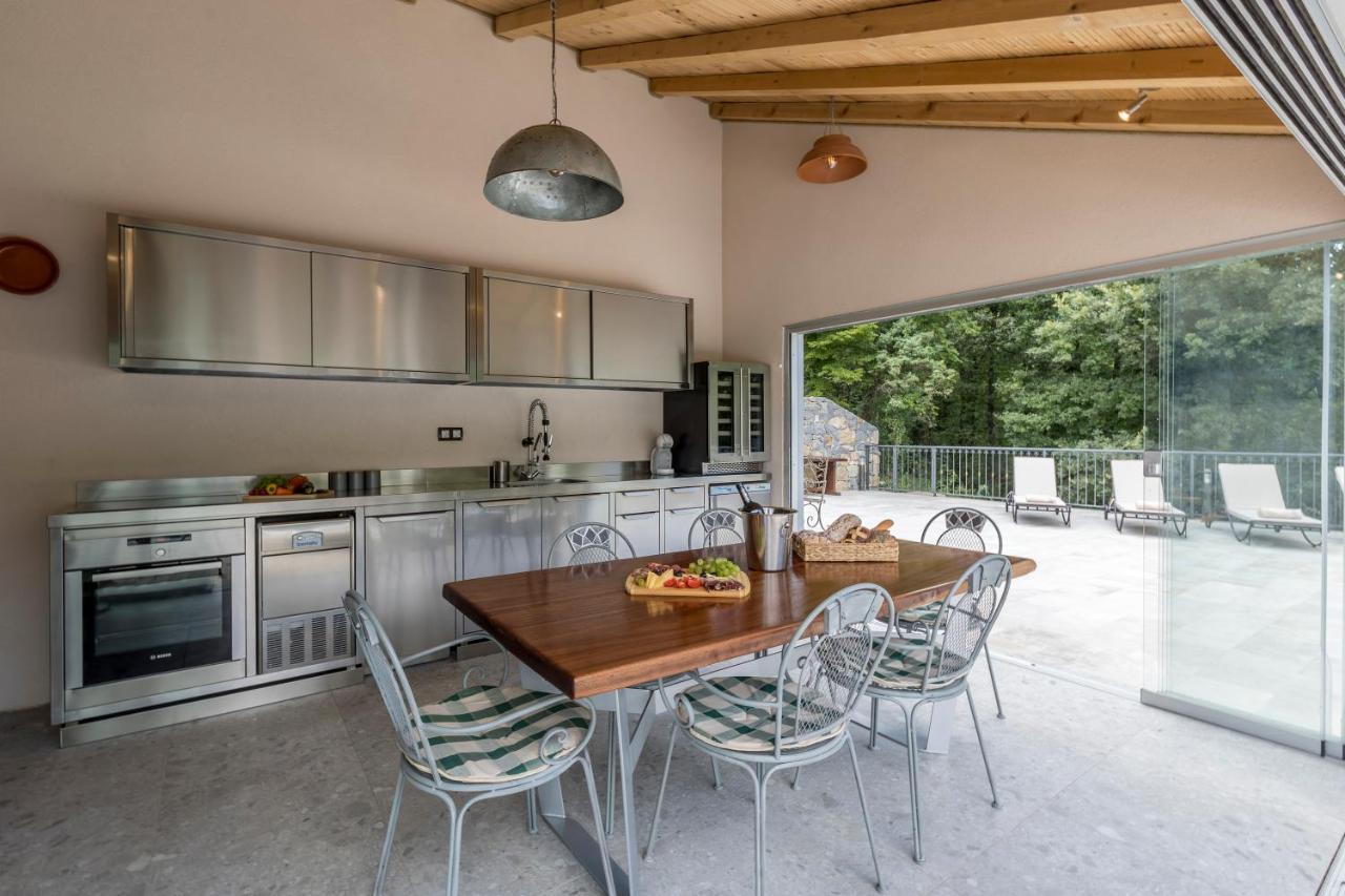 Villa Grey Stone Gata Eksteriør bilde