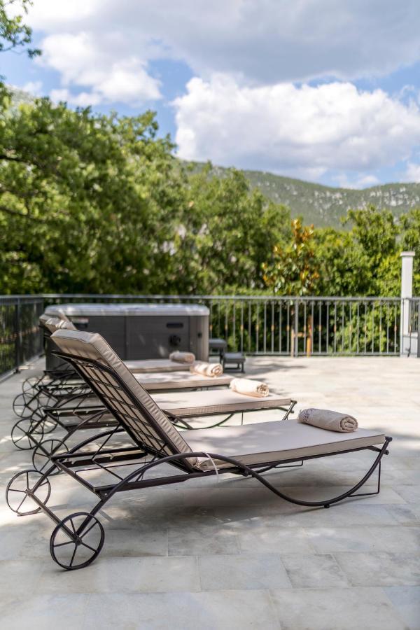 Villa Grey Stone Gata Eksteriør bilde