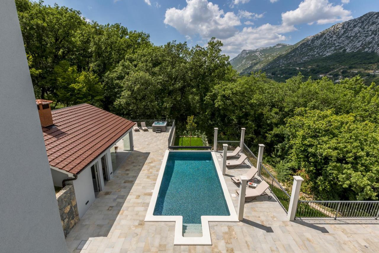 Villa Grey Stone Gata Eksteriør bilde