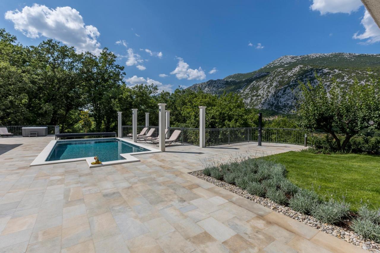 Villa Grey Stone Gata Eksteriør bilde