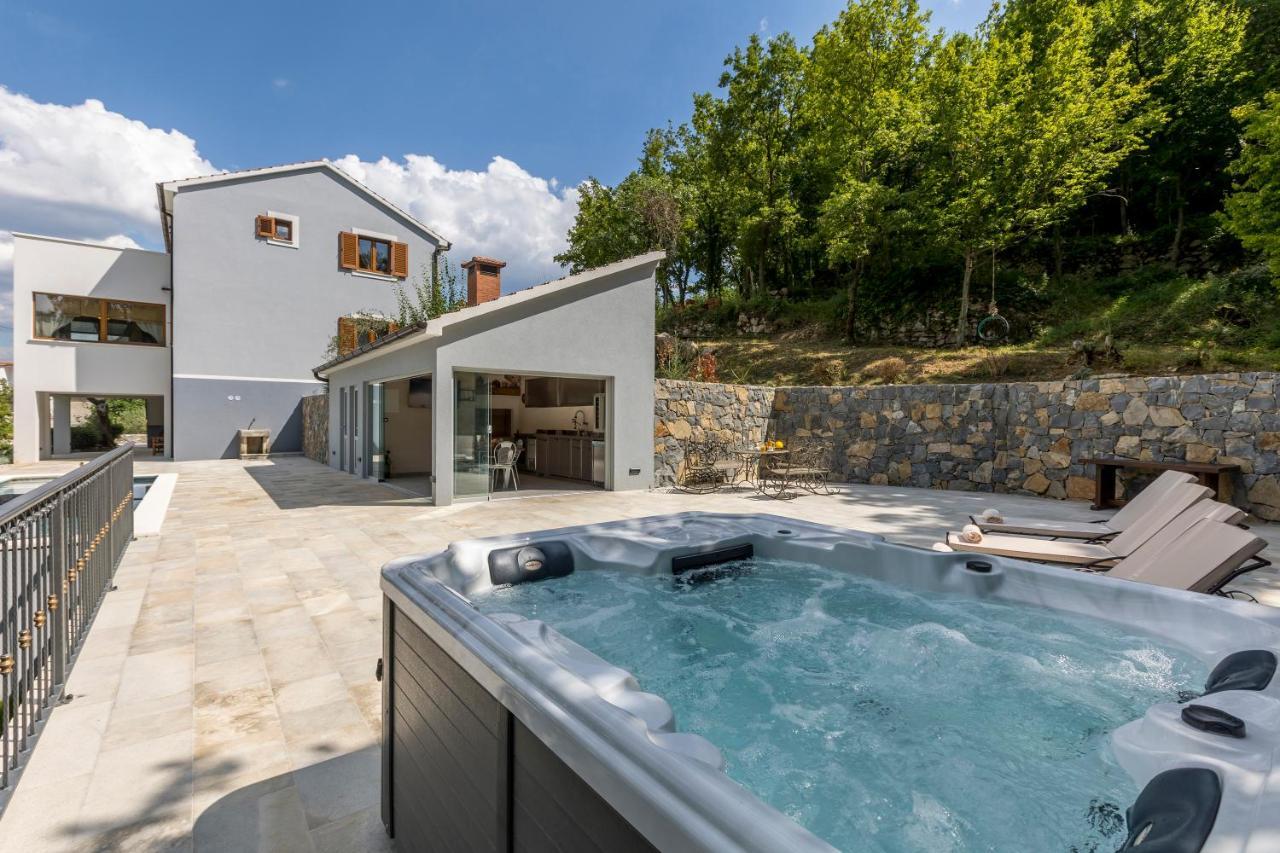 Villa Grey Stone Gata Eksteriør bilde